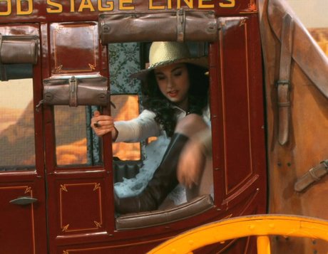 Molly Ephraim star exclusive pictures