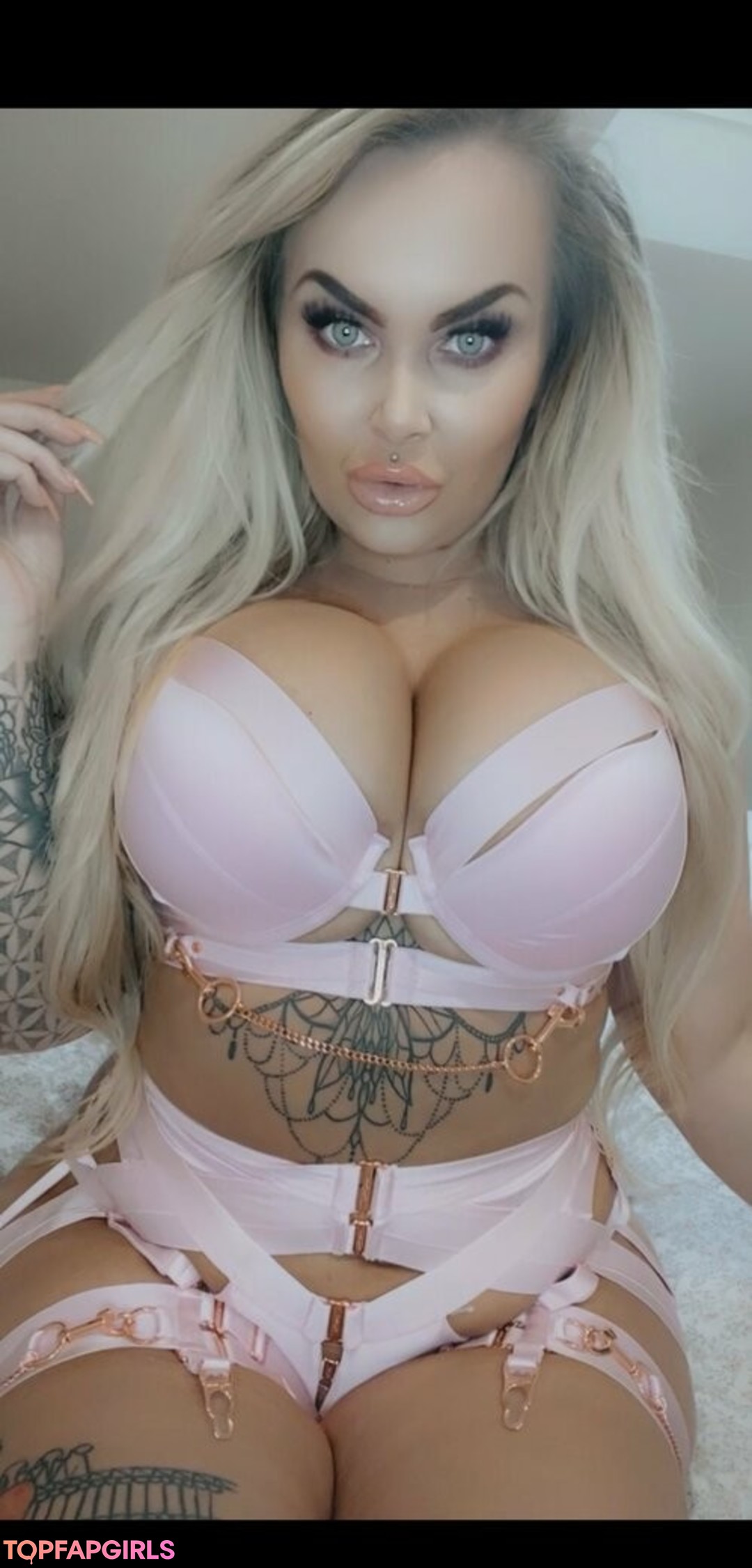 busty lingerie onlyfans sexy picture