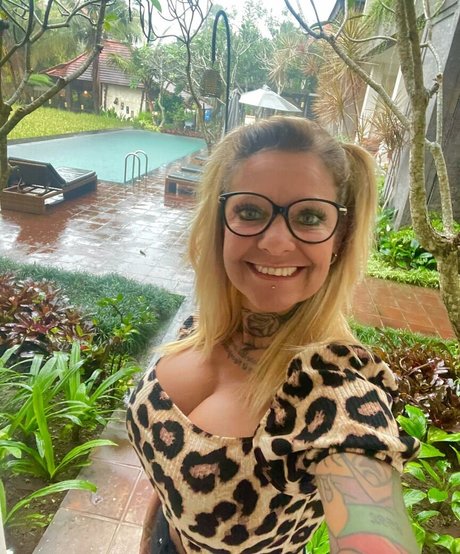 blonde midget onlyfans sexy naked picture