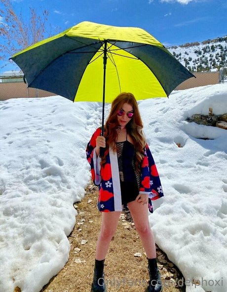 delphoxi model nudes pic