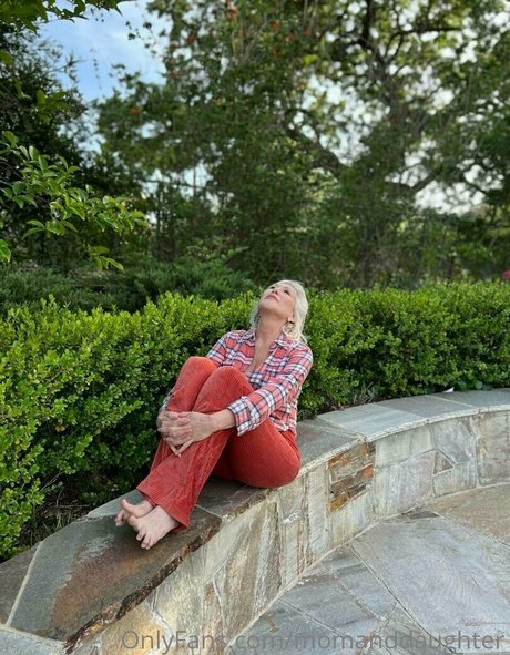 curvy blonde milf onlyfans art xxx gallery