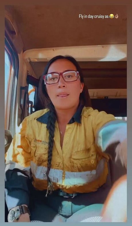 lyn ahayz star naked photos