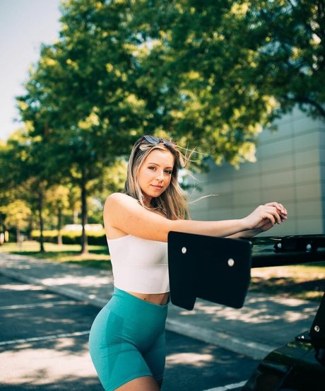 Sarah Senecal xxx model picture