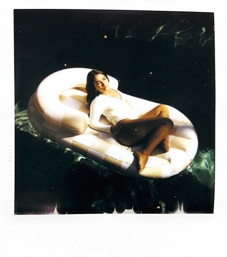 Sienna Mae Gomez model art photo