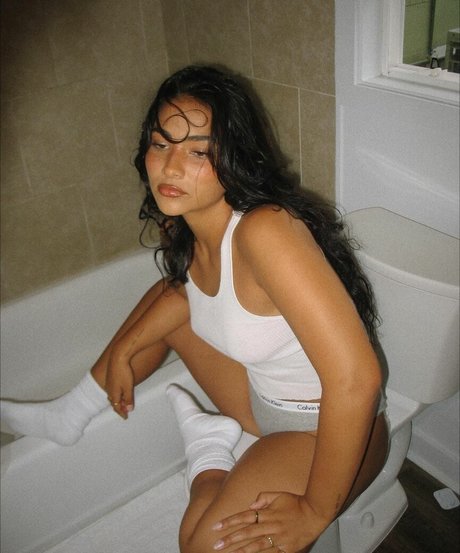 Sienna Mae Gomez exclusive actress photo