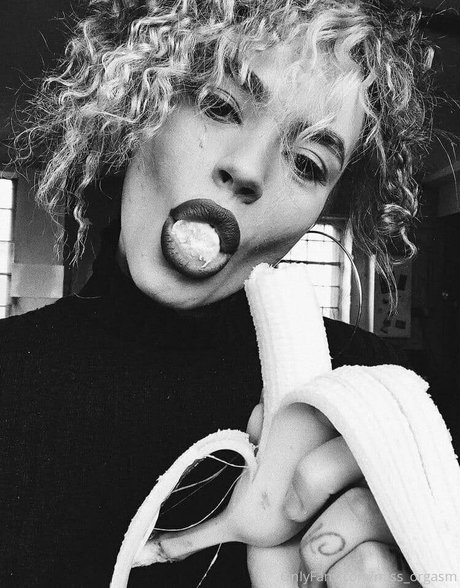 missorgaasm model erotic archive