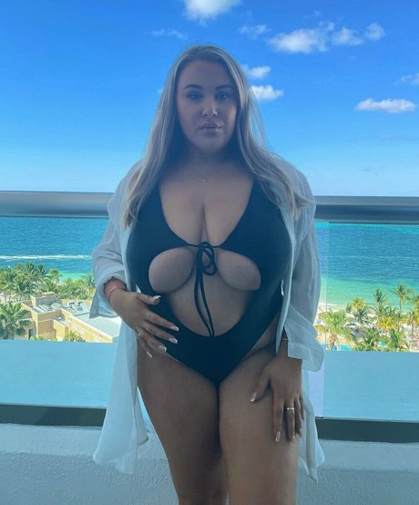 Laura Morgan nude pornstar pic