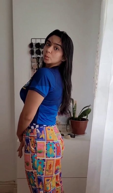 Bella Barp star top pic