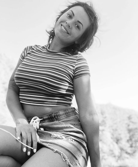 Vic Alouqua art actress pictures