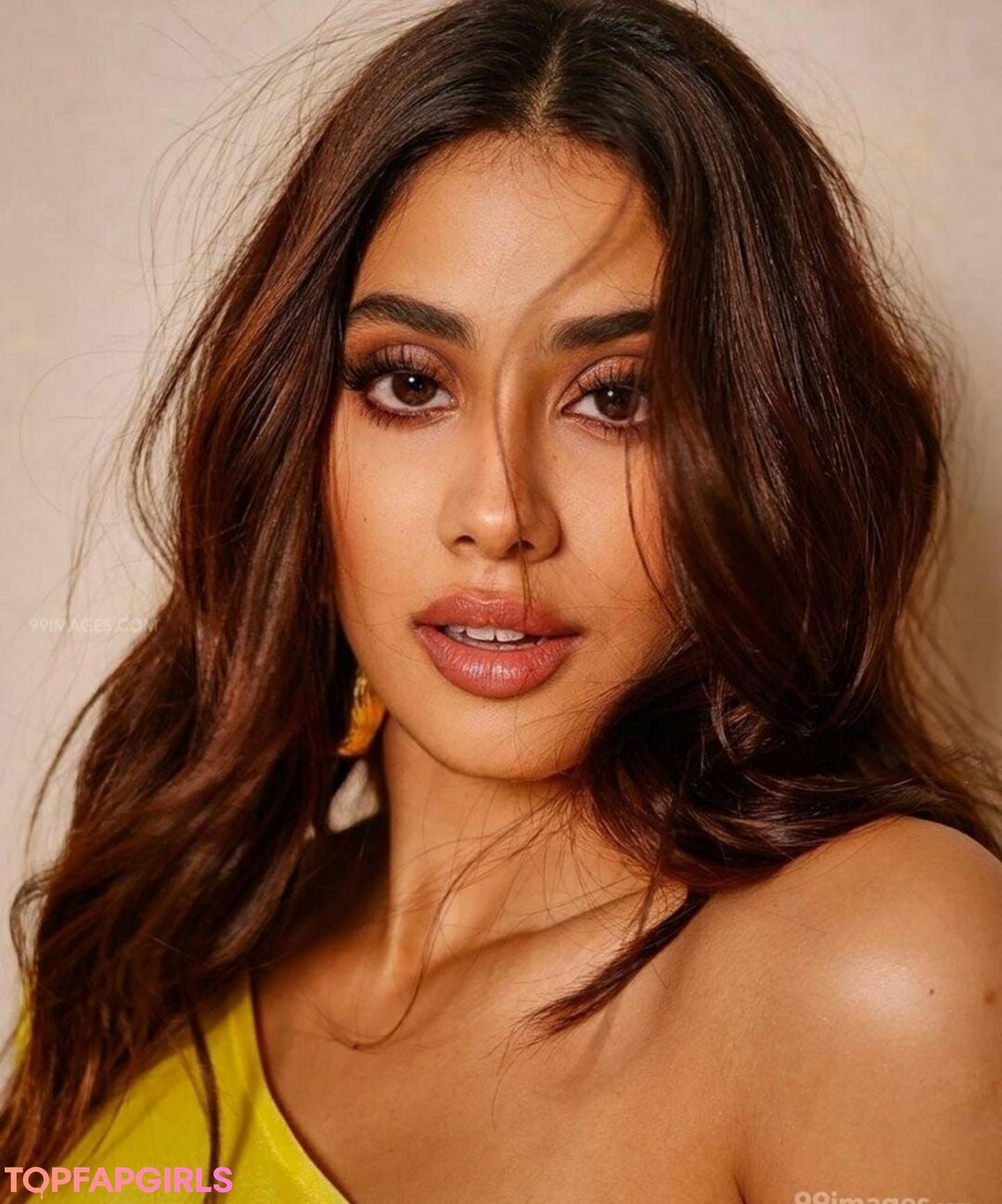 Janhvi Kapoor erotic star photos