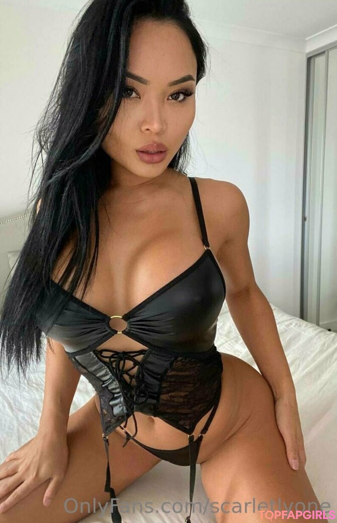 scarletlyone porn star pics