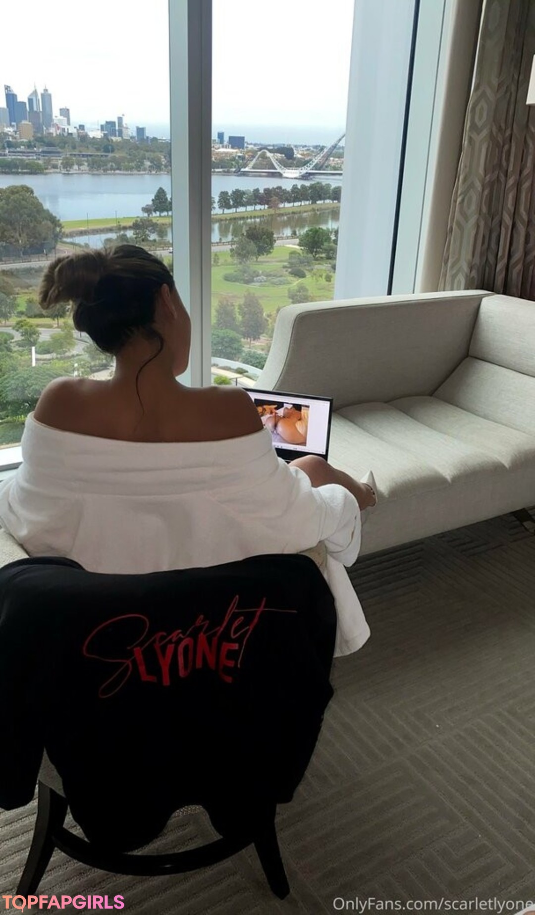 scarletlyone nude star pic