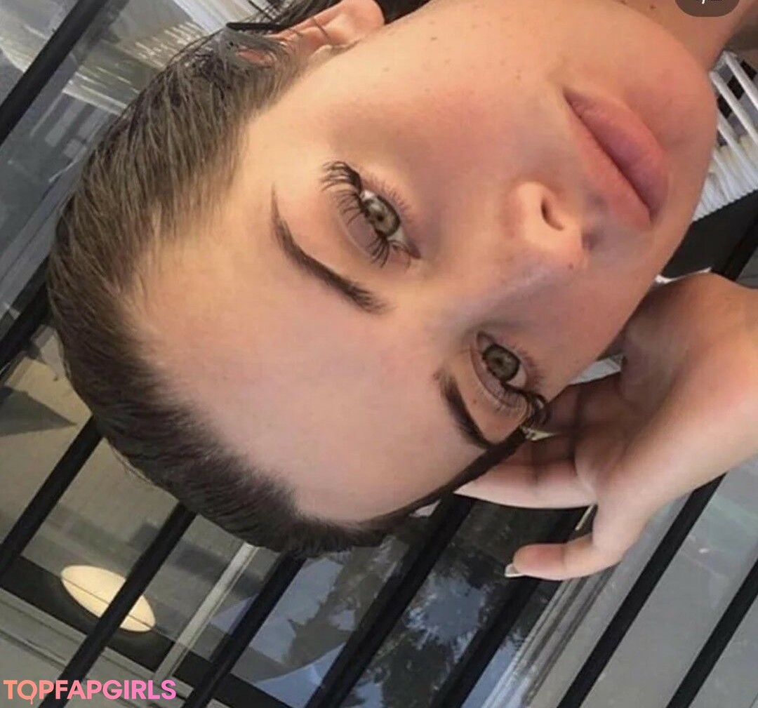 Willow Jade hot pornstar gallery