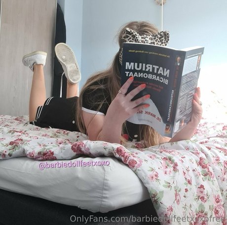 barbiedollfeetxoxofree sexy actress gallery