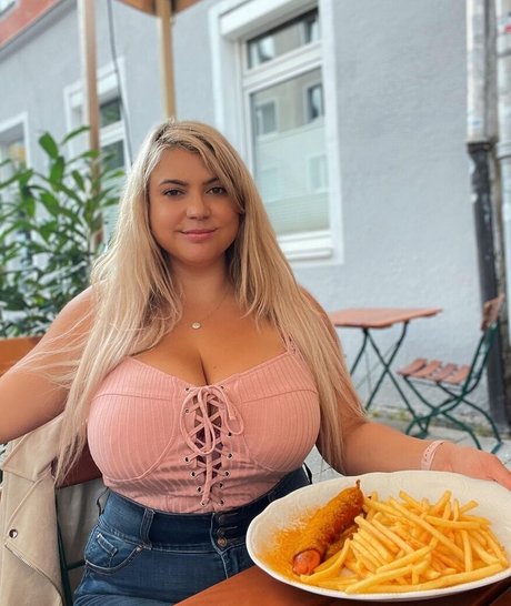 Travelling Hoppy nice model galleries