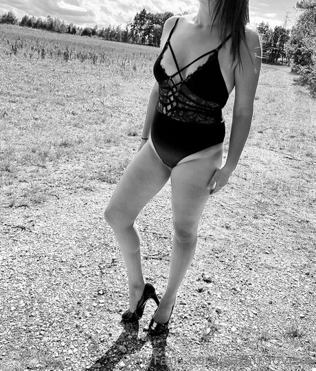 sarah lovexo beautiful model picture