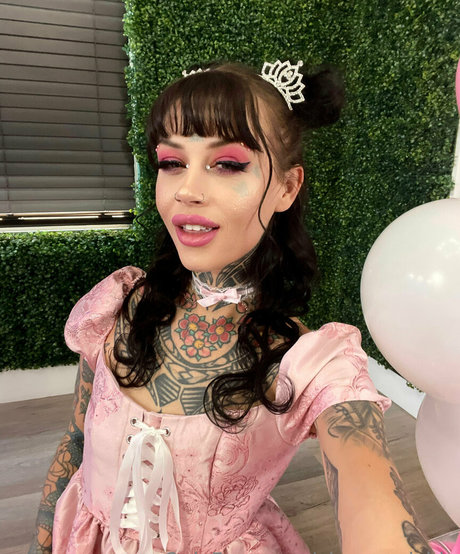 vixxensuicide nude actress galleries