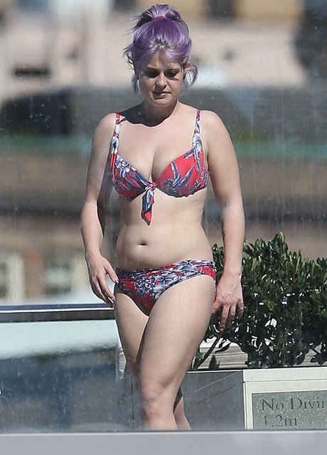 Kelly Osbourne erotic pornstar images