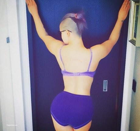 Kelly Osbourne sexy actress pic