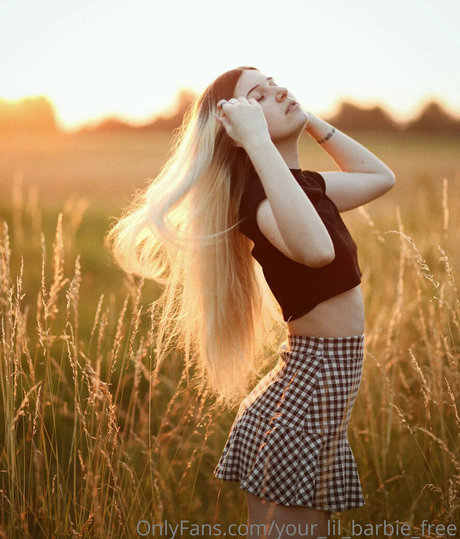 your lil barbie free perfect actress image