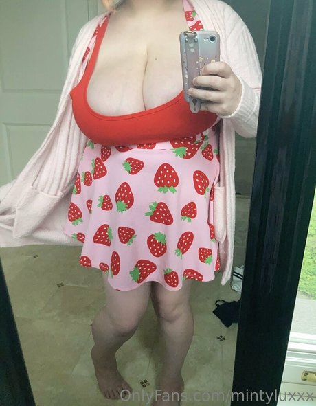 Mintyluxxx adult model pictures