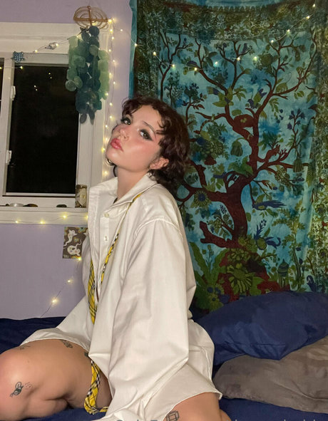 demonbabie nude model picture