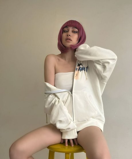 girlwalkingonfire model nudes pics