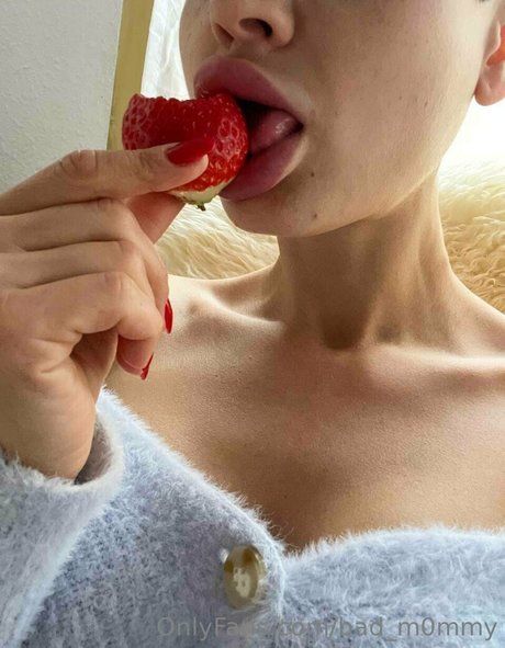 teen natural tits onlyfans top image