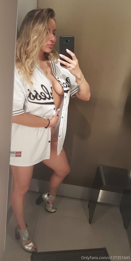 hotinessa star naked photo