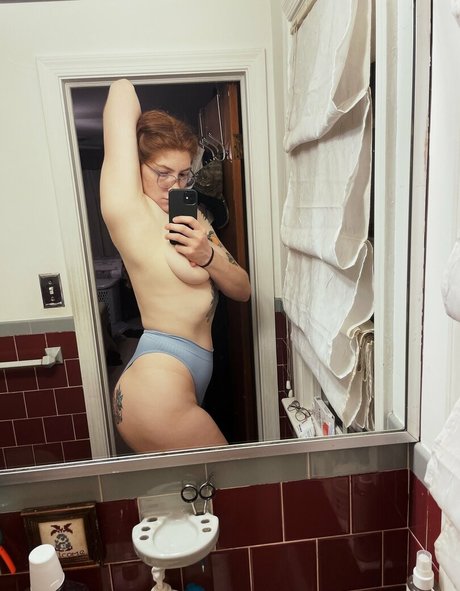 averyred99 hot star photo