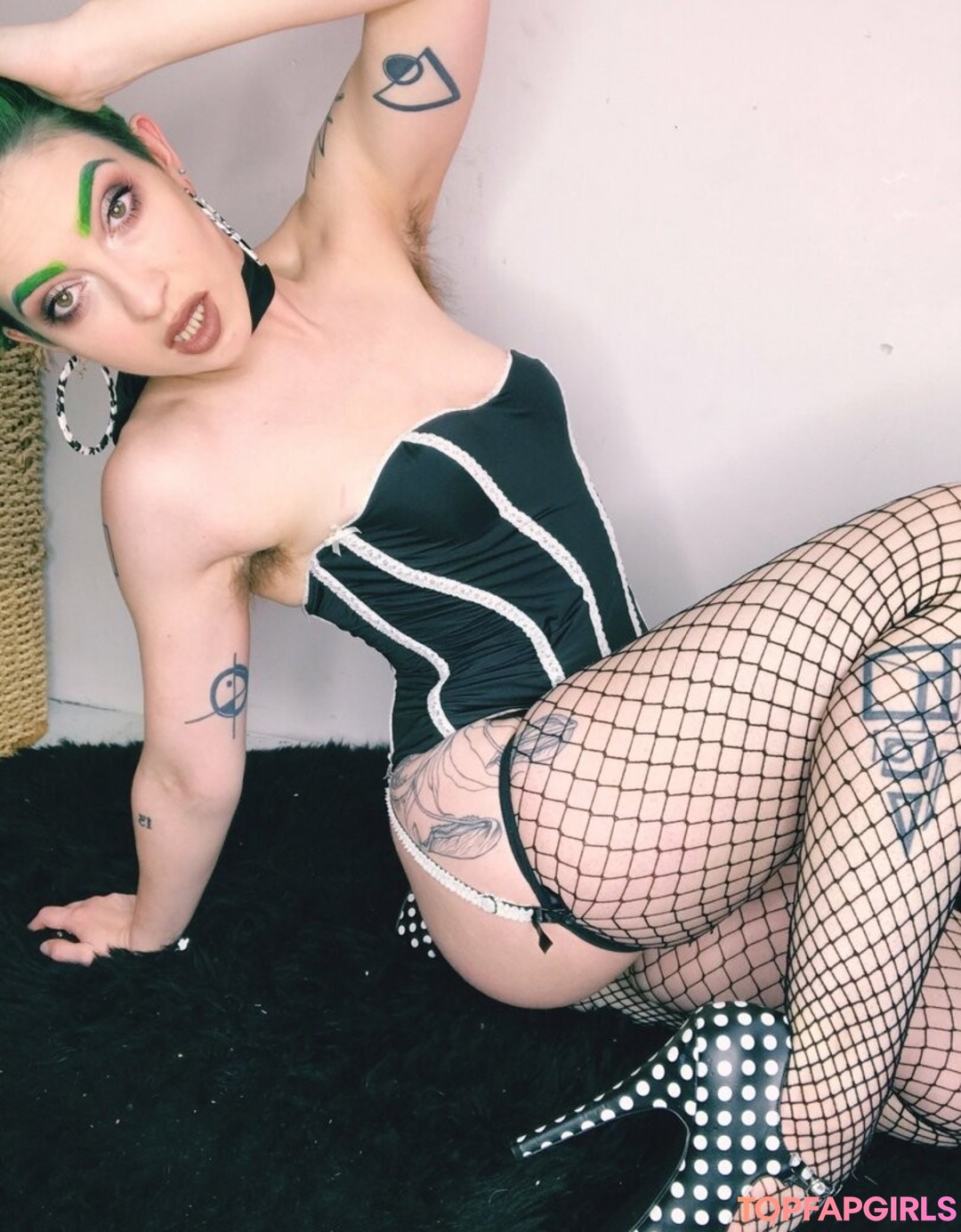 lolobrow star nude gallery