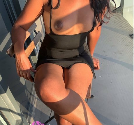 _marblemixx_ naked model picture