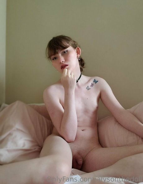 alysonthedoll hot star image