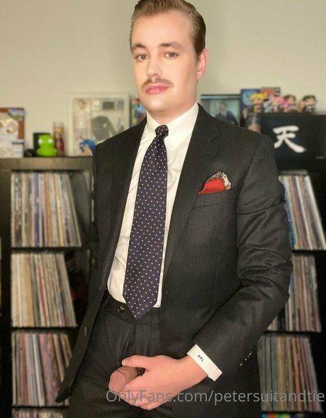 petersuitandtie star adult img