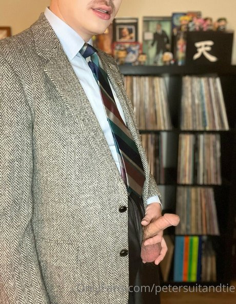 petersuitandtie model nude img