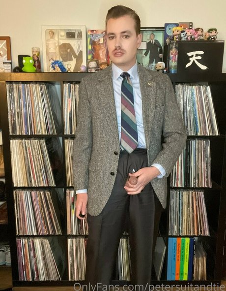 petersuitandtie erotic model photo