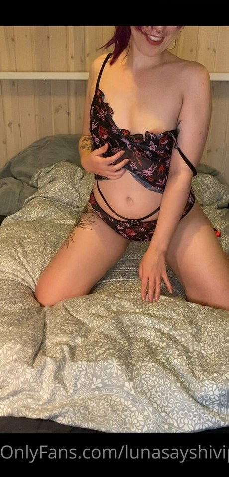 lunasayshivip nude model img