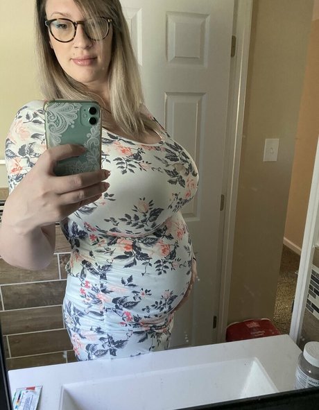 curvy lesbian onlyfans hd pic