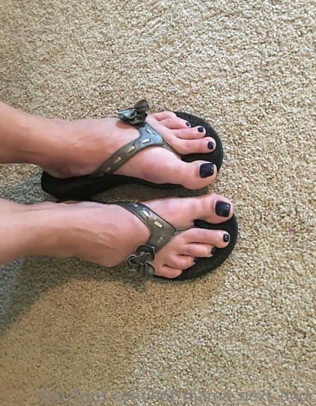 hot mama next door model nude photos