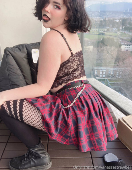 vanessastrawbe1 pretty actress gallery