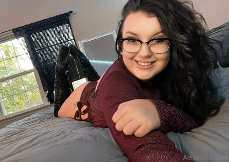 aeriesaunders pornographic model pictures