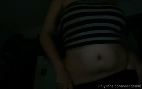 vidageuse naked model photo