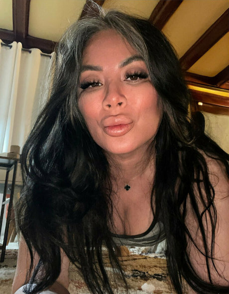 hotmesstv model pornographic pictures