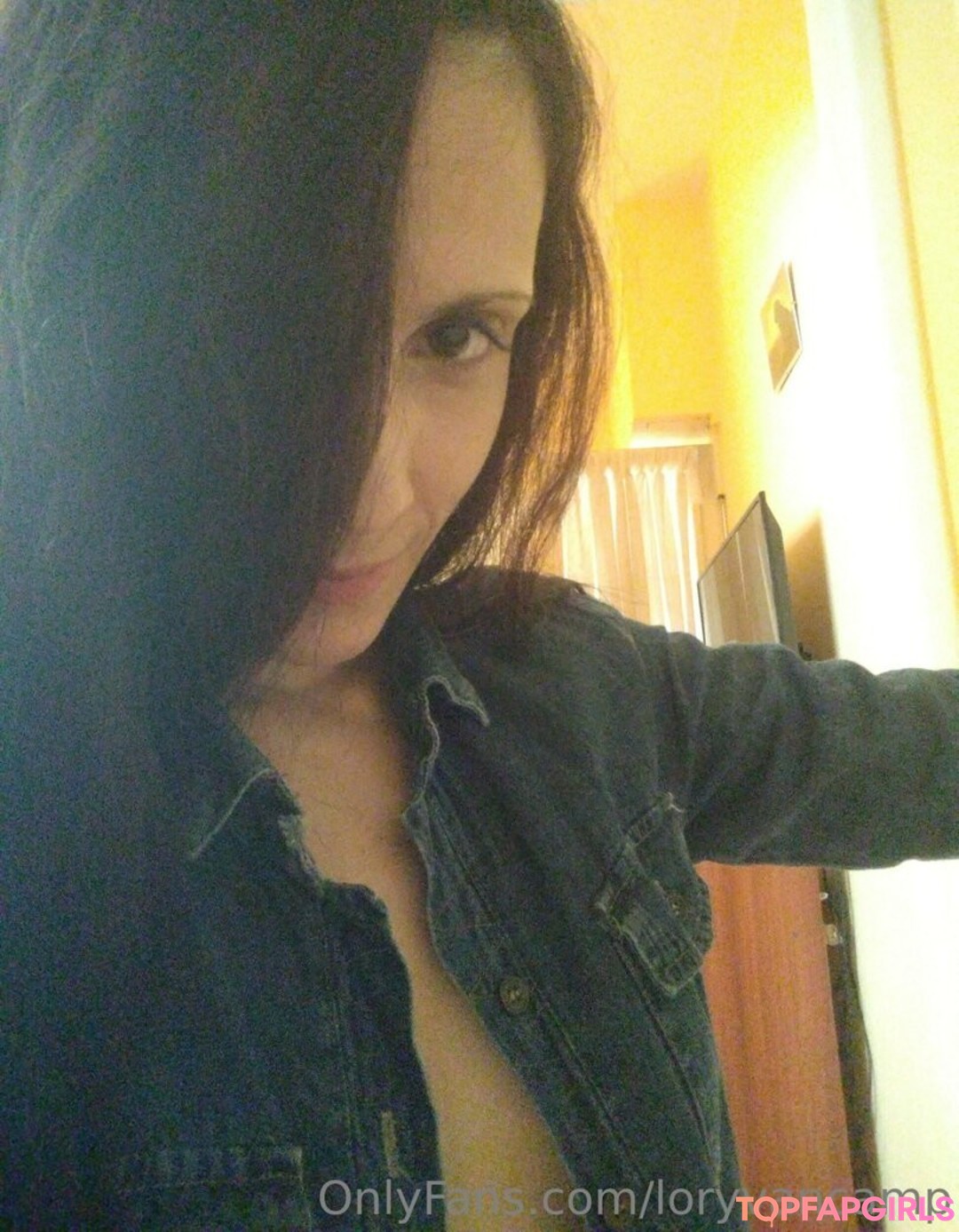 loryvancamp top model pics