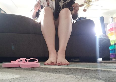 sassylittlefeet model sexy image