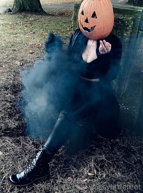 sassylittlefeet sexy model pictures