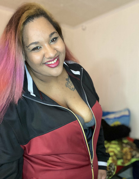 queen coco21 nude model picture