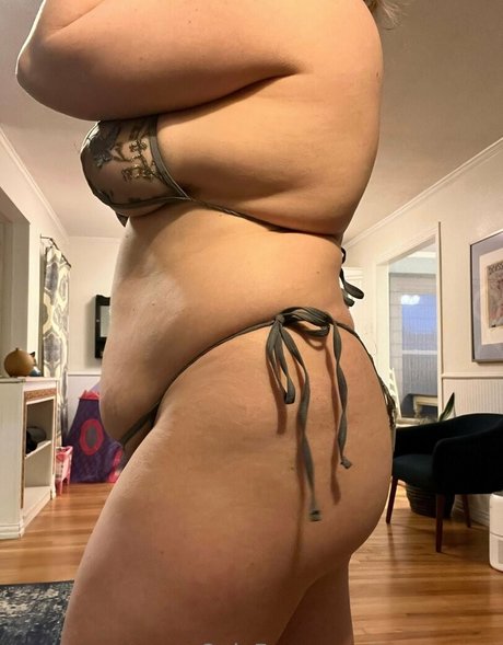 tall milf onlyfans naked image