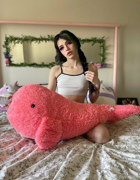 Bella Quinn art star pics