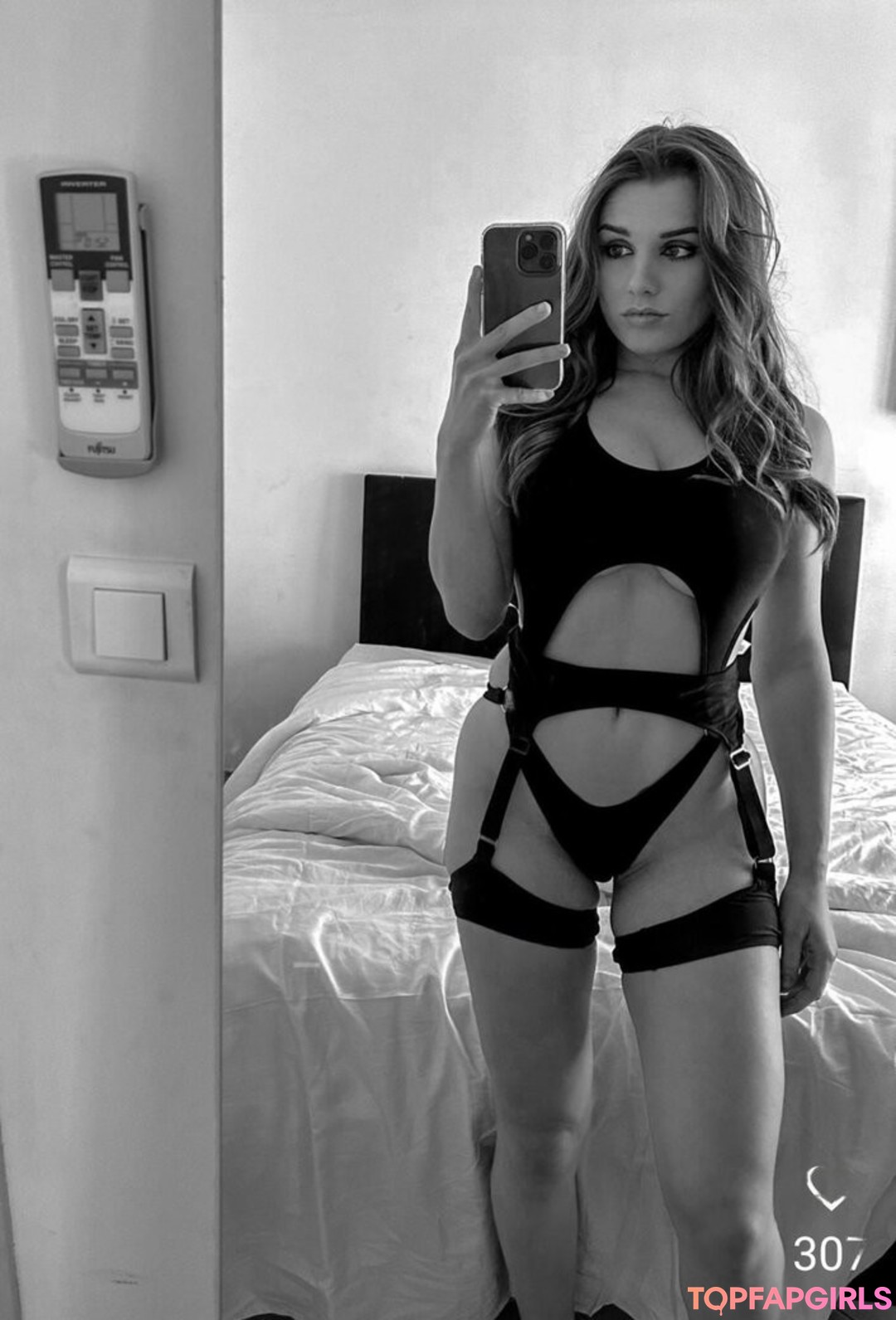 Weenzly hot actress image